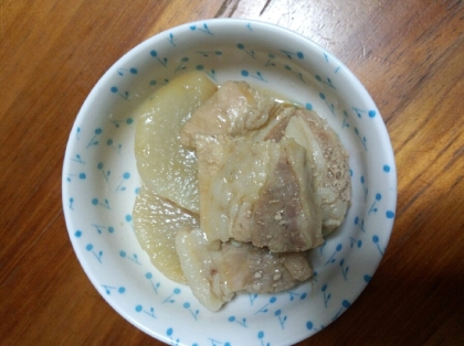 一晩冷やすとこんなに脂肪が取れるのですね～(@)。お肉より大根がおいしかったです(^。^;)