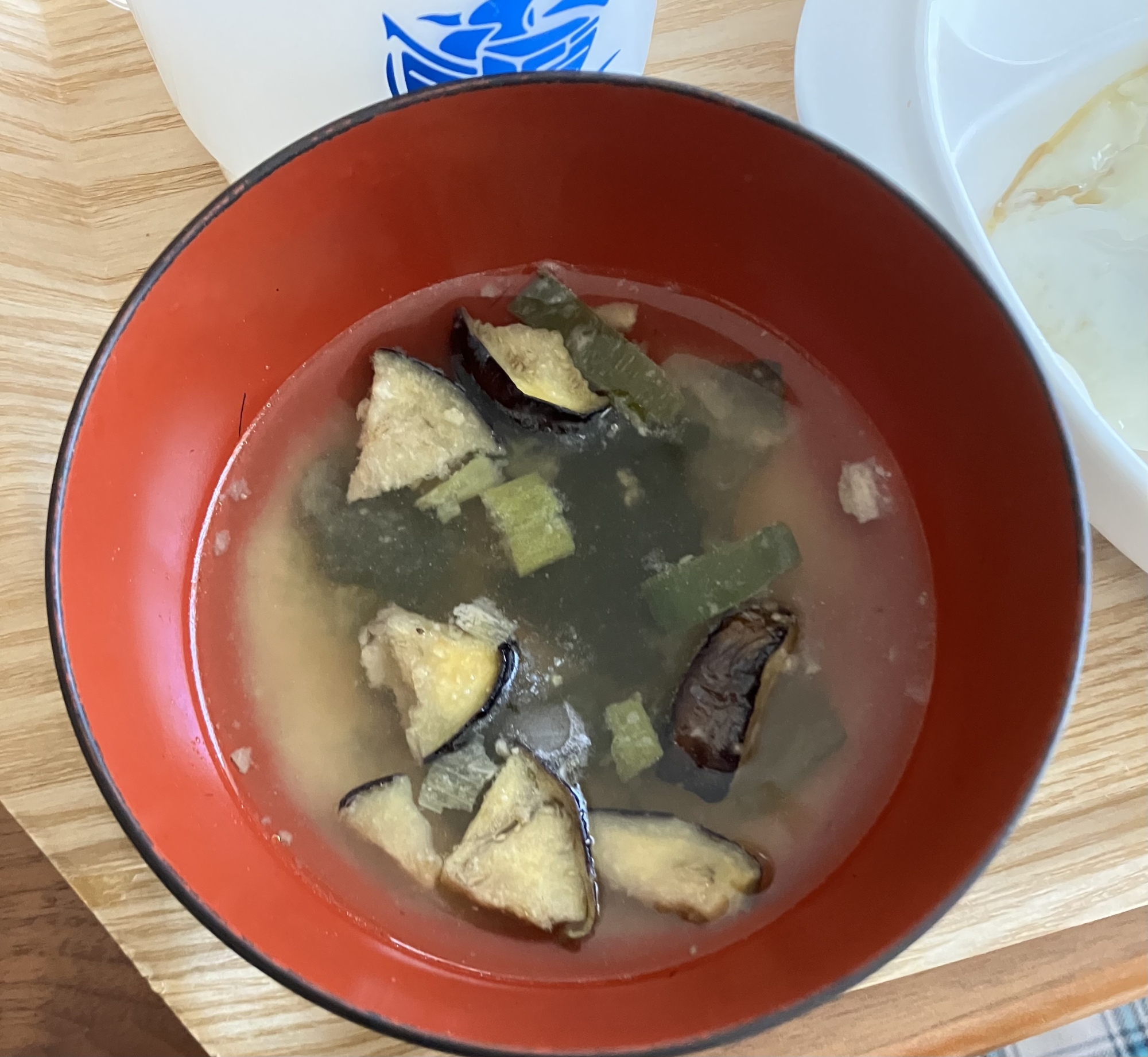 なすとモロヘイヤの味噌汁