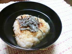 夜食に♪焼きおにぎりのお茶漬け