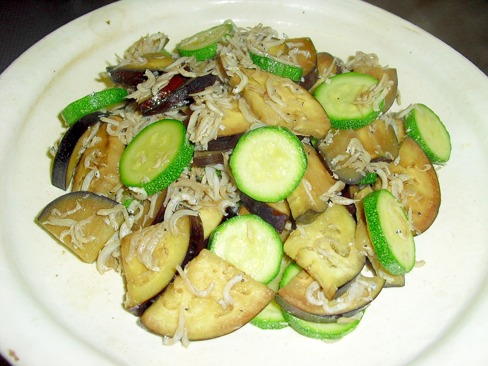 麺つゆで♪我が家の“なすとズッキーニの炒めもの”