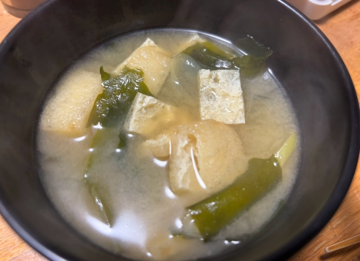 白ネギ　ワカメ　薄揚げ　味噌汁