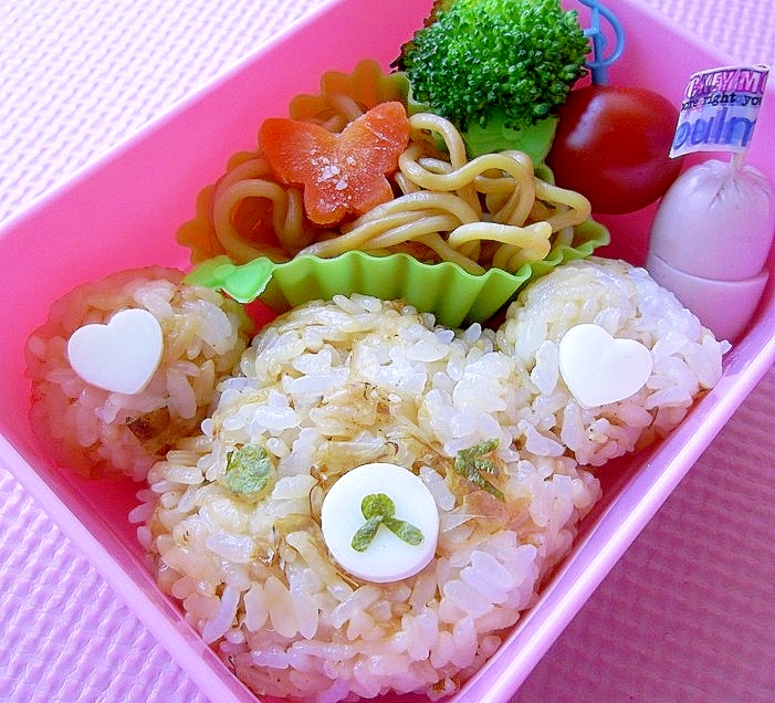 お弁当に超簡単 くまちゃんおにぎり レシピ 作り方 By へんてこぽこりんママ 楽天レシピ お弁当に超簡単 くまちゃんおにぎり レシピ 作り方 By へんてこぽこりんママ 楽天レシピ