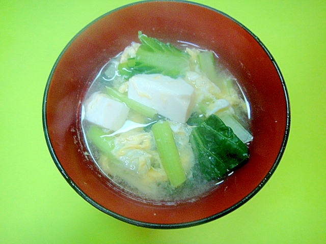 豆腐とターサイ卵の味噌汁