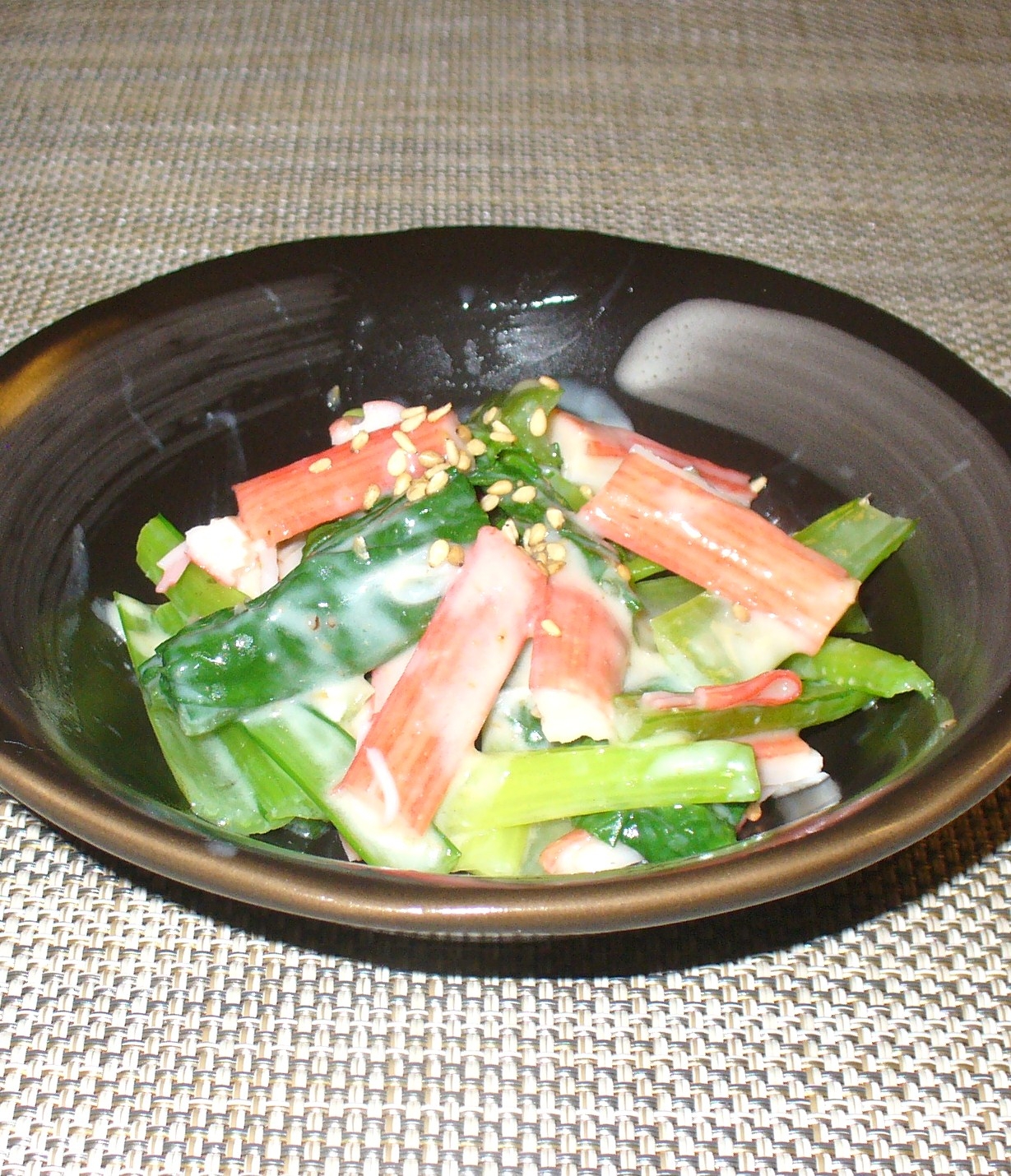 小松菜とカニかまぼこの胡麻ヨーグルトサラダ