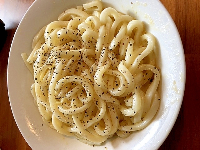 カルボナーラ風釜玉チーズうどん