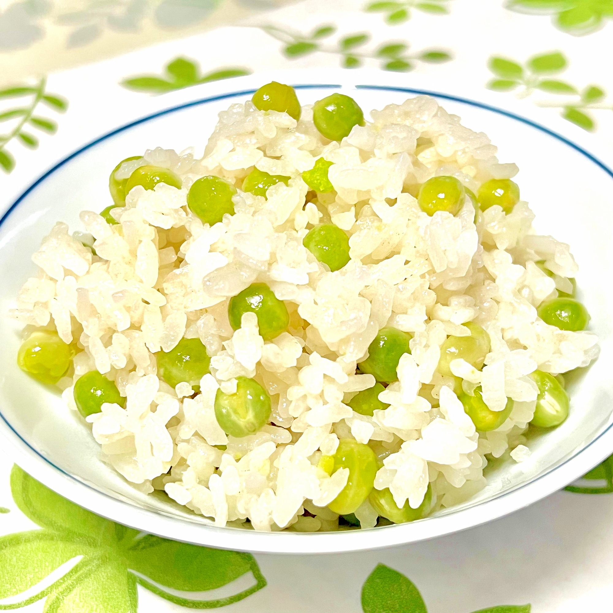 豆たっぷり！昆布茶で！グリーンピースの炊き込みご飯