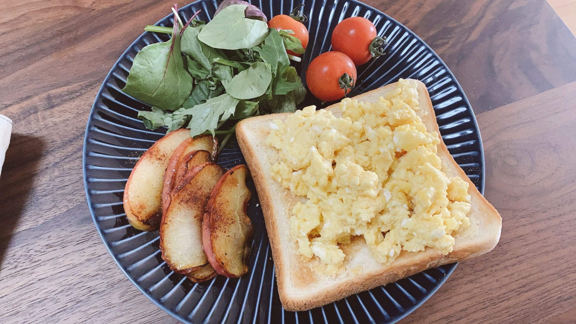 粉チーズと卵トーストの朝食プレート☆