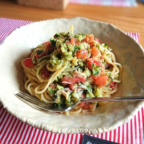 鬼おろしきゅうりとトマトの冷製パスタ