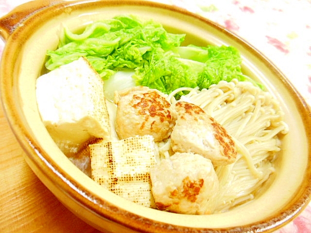 昆布出汁de■白菜と鶏団子とエノキと焼き豆腐の鍋❤