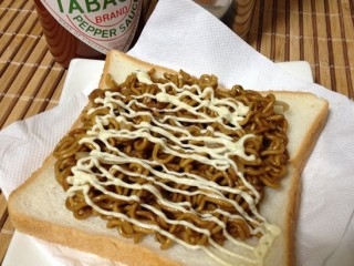 インスタント焼きそばで！焼きそばパン