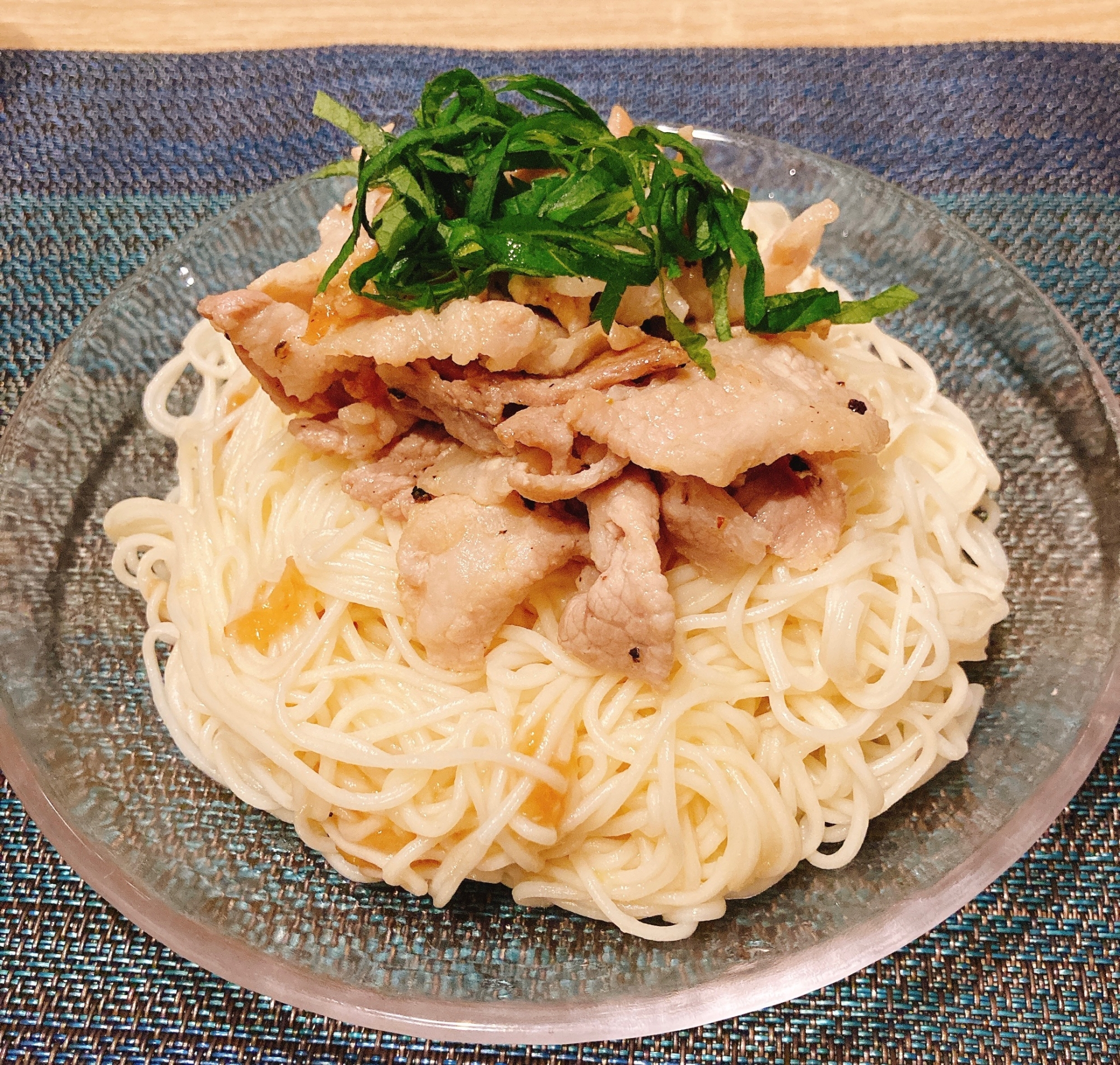 豚肉と梅肉の汁なしそうめん