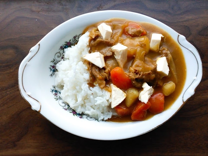 牛肉とカマンベールチーズのカレー