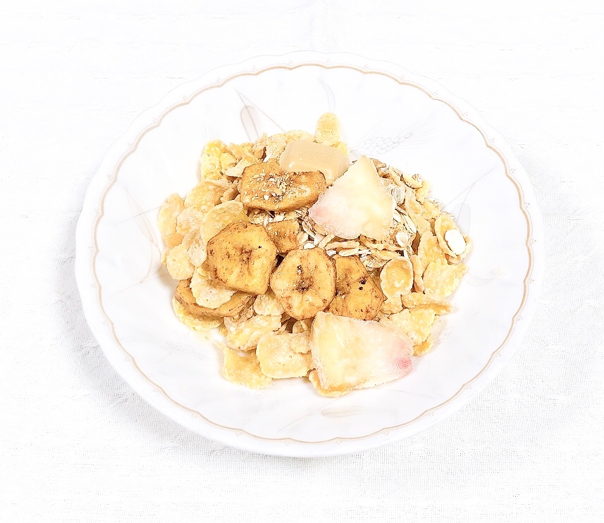 簡単⭐冷凍桃とナッツ入りコーンフレーク