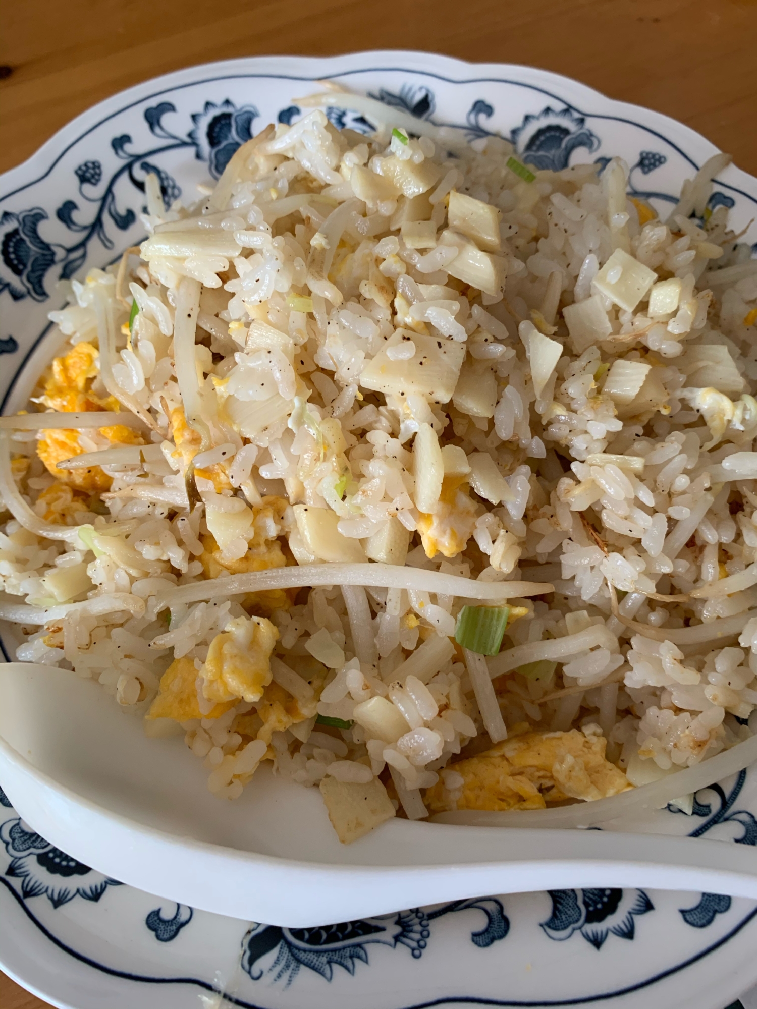 モヤシがシャキッと美味しい！チャーハン