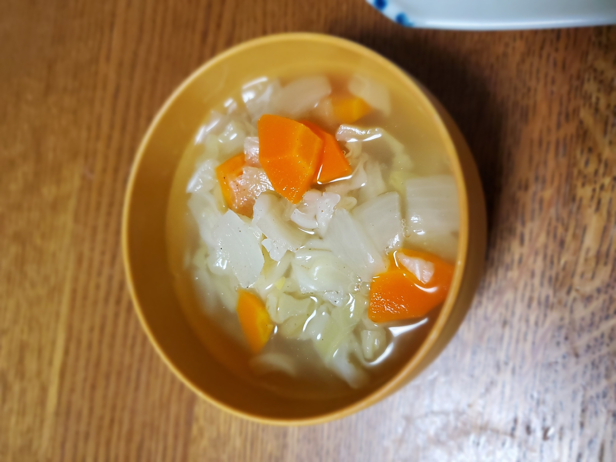 玉ねぎキャベツ人参の煮干し粉スープ