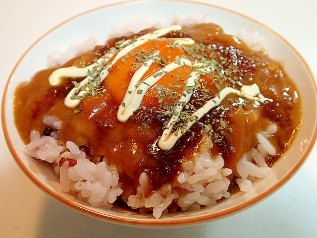 雑穀ご飯で　卵黄カレー丼