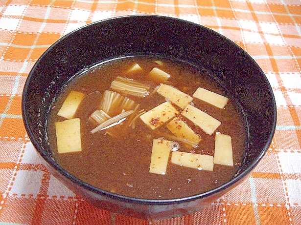 豆腐とエノキのお味噌汁(赤だし)