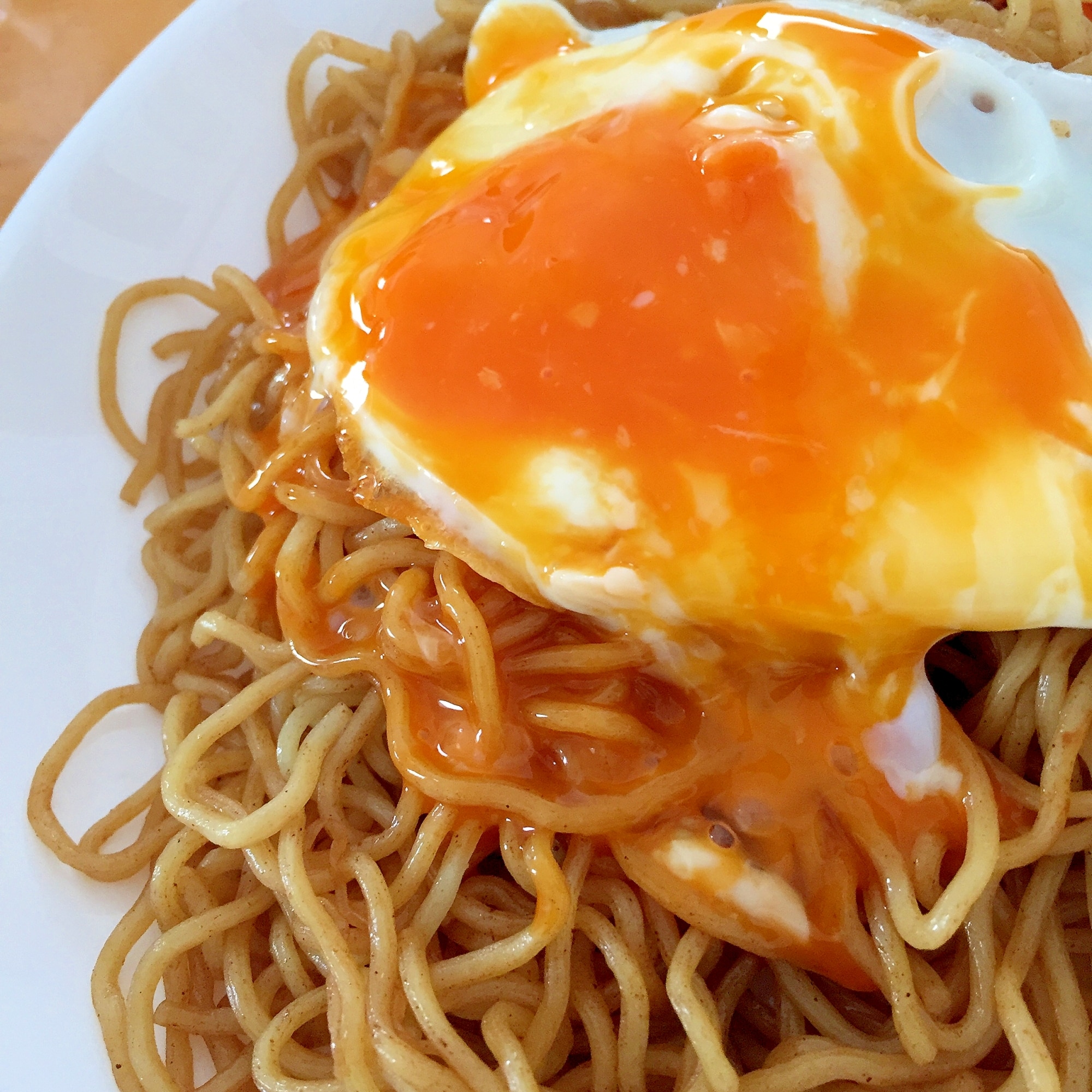 半熟卵のせ焼きそば☆