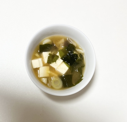 生わかめとチンゲン菜の味噌汁