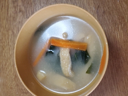 小松菜、人参、油揚げの味噌汁