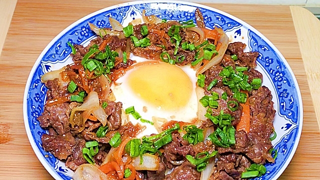 焼肉丼【しっかり味でガッツリ食べる】