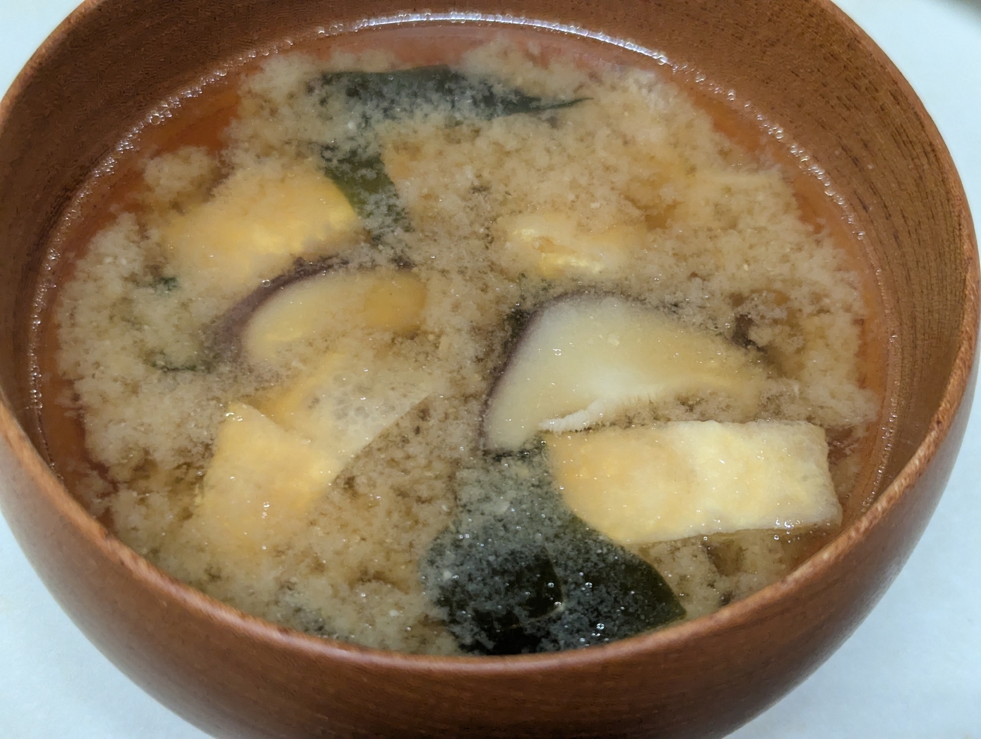 しいたけ、わかめ、油揚げのお味噌汁