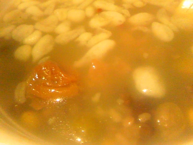 ミックス豆コーン白米ご飯梅干し唐辛子天かすスープ