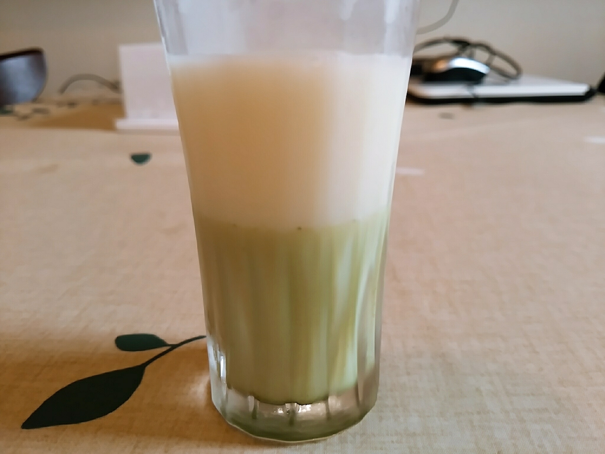 抹茶とミルクの2層のゼリー