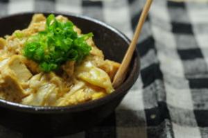 レンジで簡単！ふんわり卵♪親子丼