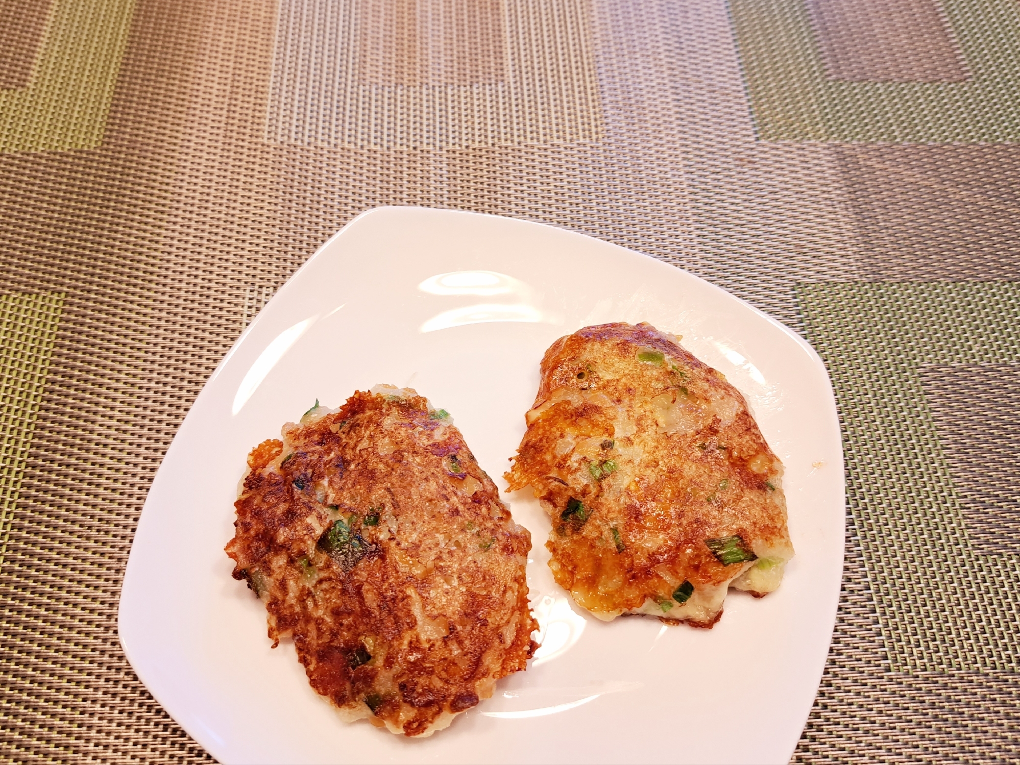 ねばねば納豆と とろ～りチーズ入りの 大根餅