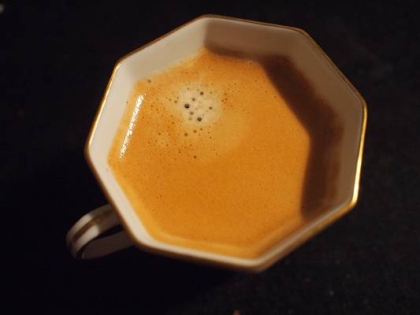 おはようございます　お久しぶりです♪お家でカフェい気分　質より量でいつもがぶ飲みですが、濃い目で味わって飲むのも美味しいね　寝る前のおやつ付がトホホなんだけどね