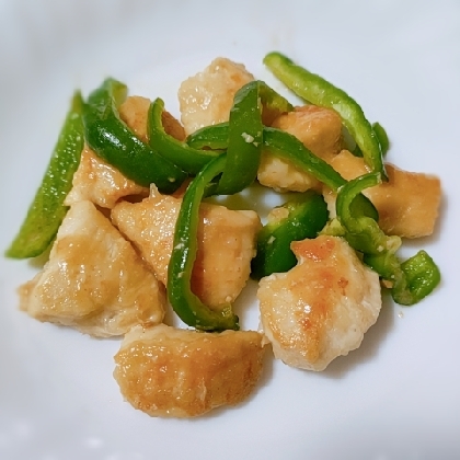 ご飯がすすむ♡ピーマンと鶏むね肉のにんにく味噌炒め