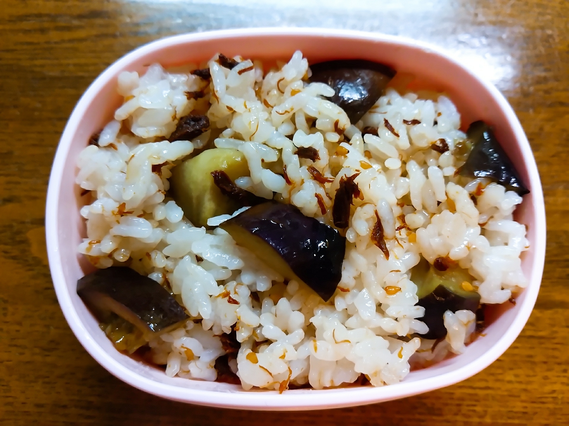 茄子とマグロ佃煮の混ぜご飯