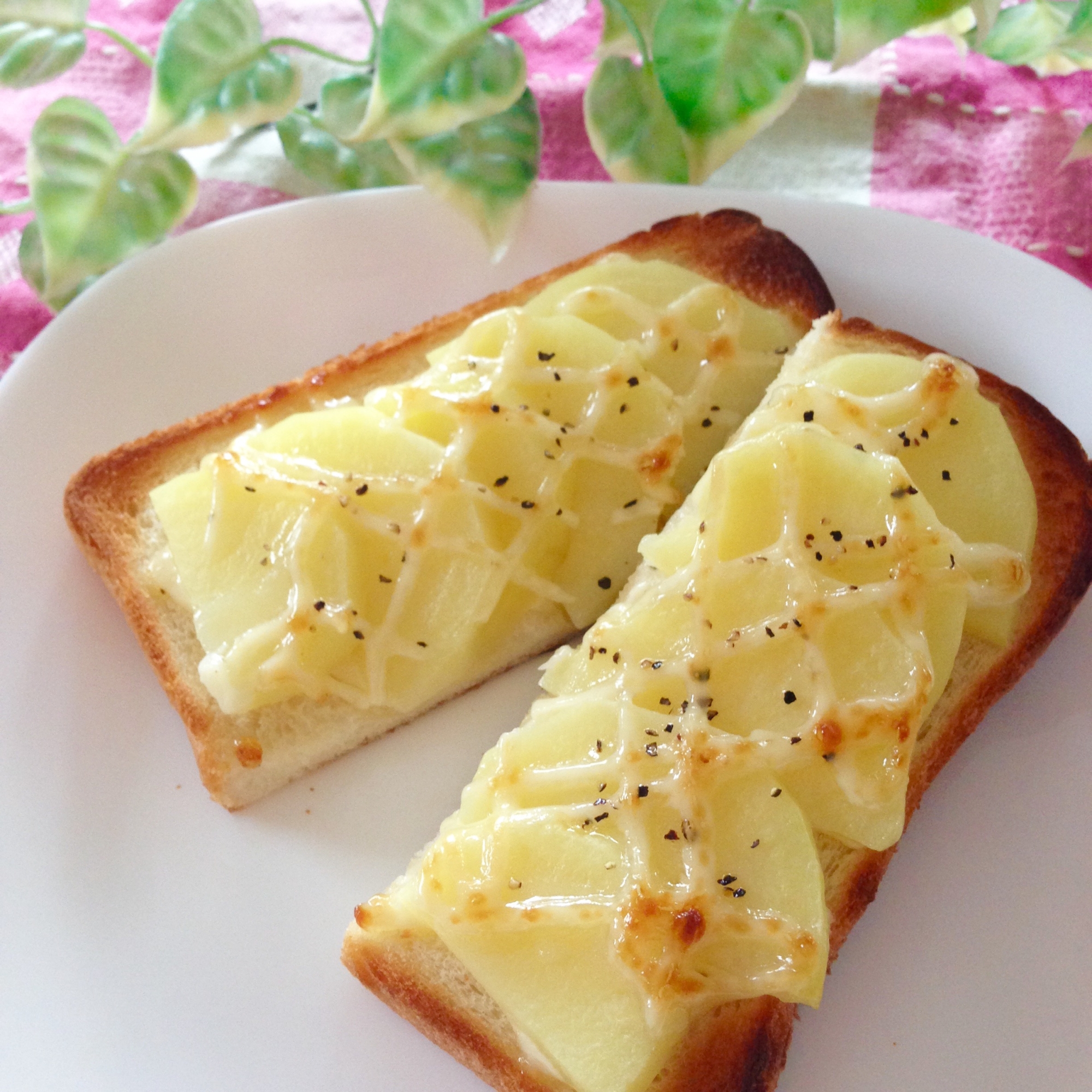 ジャガイモとマヨネーズで 簡単 ポテマヨトースト レシピ 作り方 By Tekonani 楽天レシピ ジャガイモとマヨネーズで 簡単 ポテマヨトースト レシピ 作り方 By Tekonani 楽天レシピ