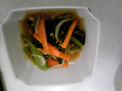 小松菜をたくさんいただいたので、作りました。小松菜以外の野菜をたくさん食べられて、おいしかったです。リピしまぁ～す。