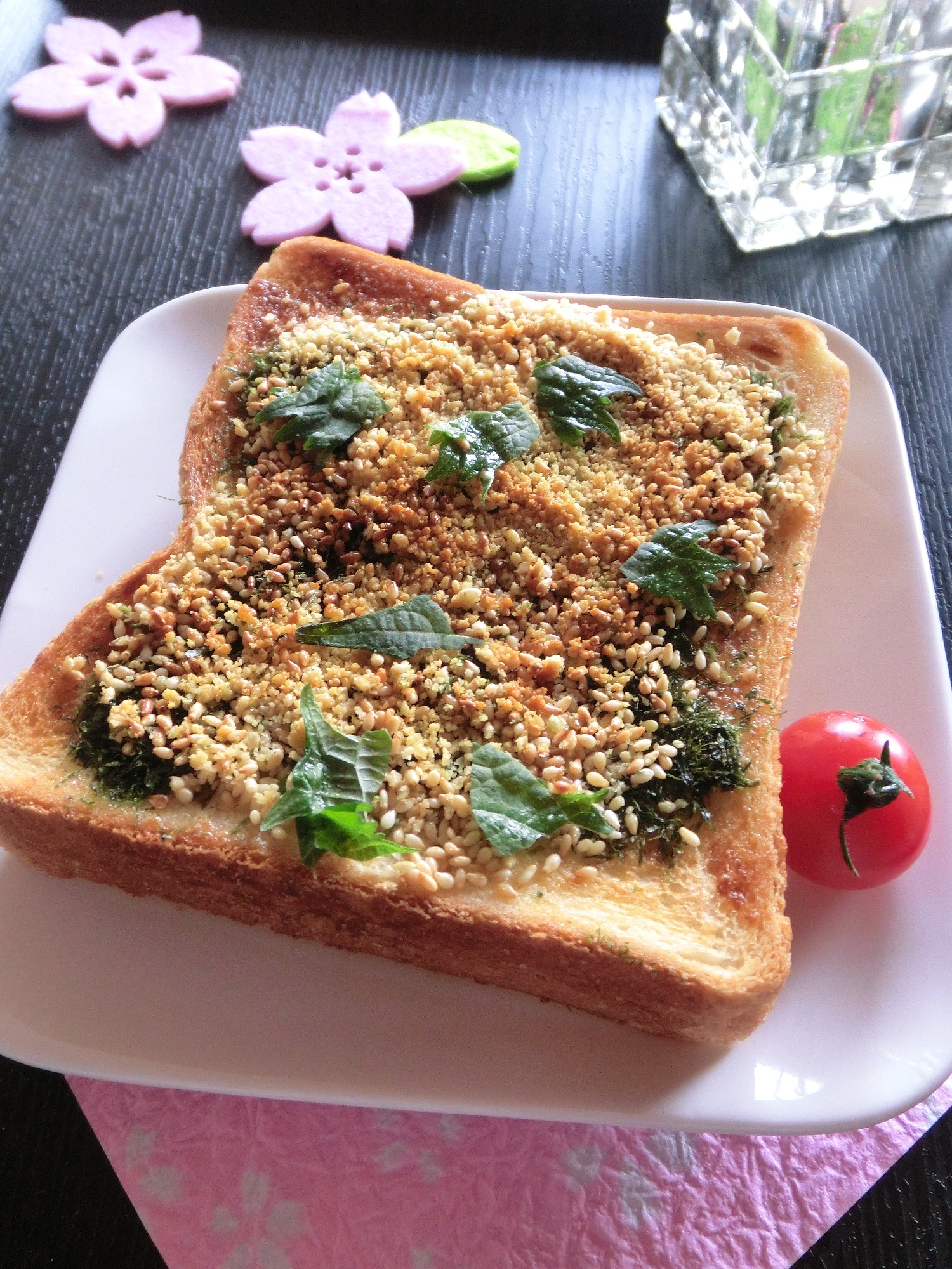 青海苔・胡麻・粉チーズのトースト
