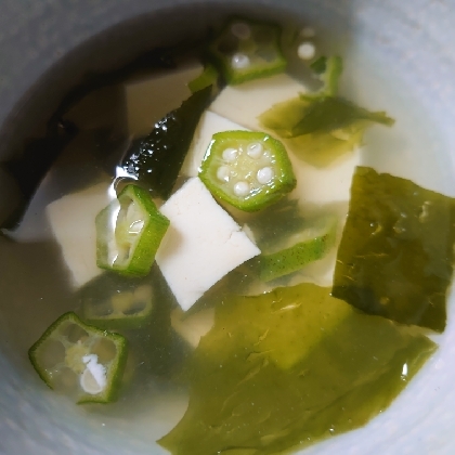 豆腐とオクラとわかめの中華スープ