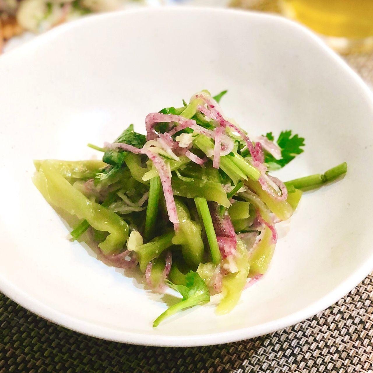 【凉拌萵笋】山くらげと紅芯大根の花椒油あえ