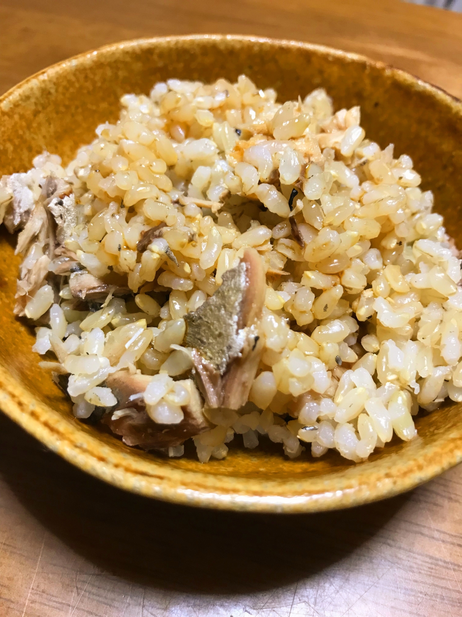 サバ缶で炊き込みご飯　カラシ醤油味