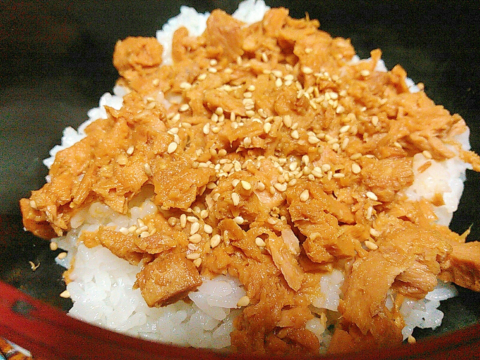 まぐろフレーク胡麻丼