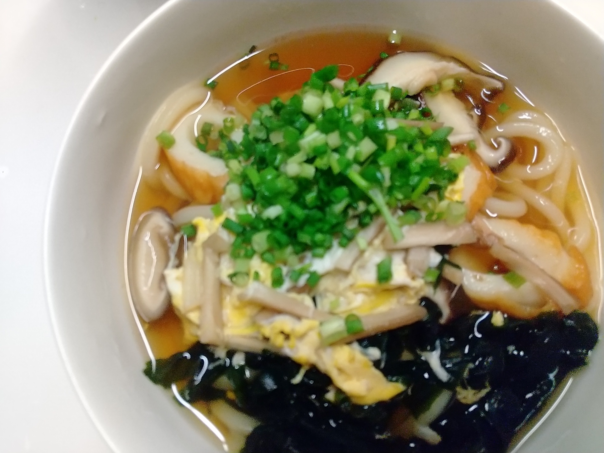 わかめと卵と椎茸のうどん