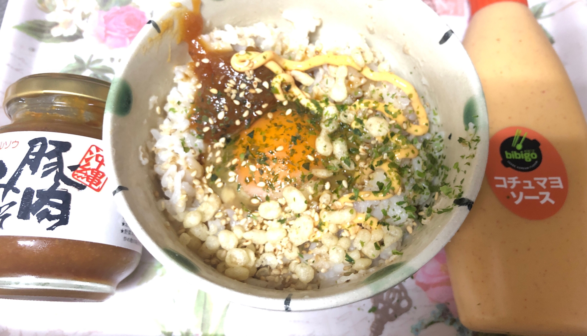 沖縄ぶた味噌とコチュマヨの卵かけご飯