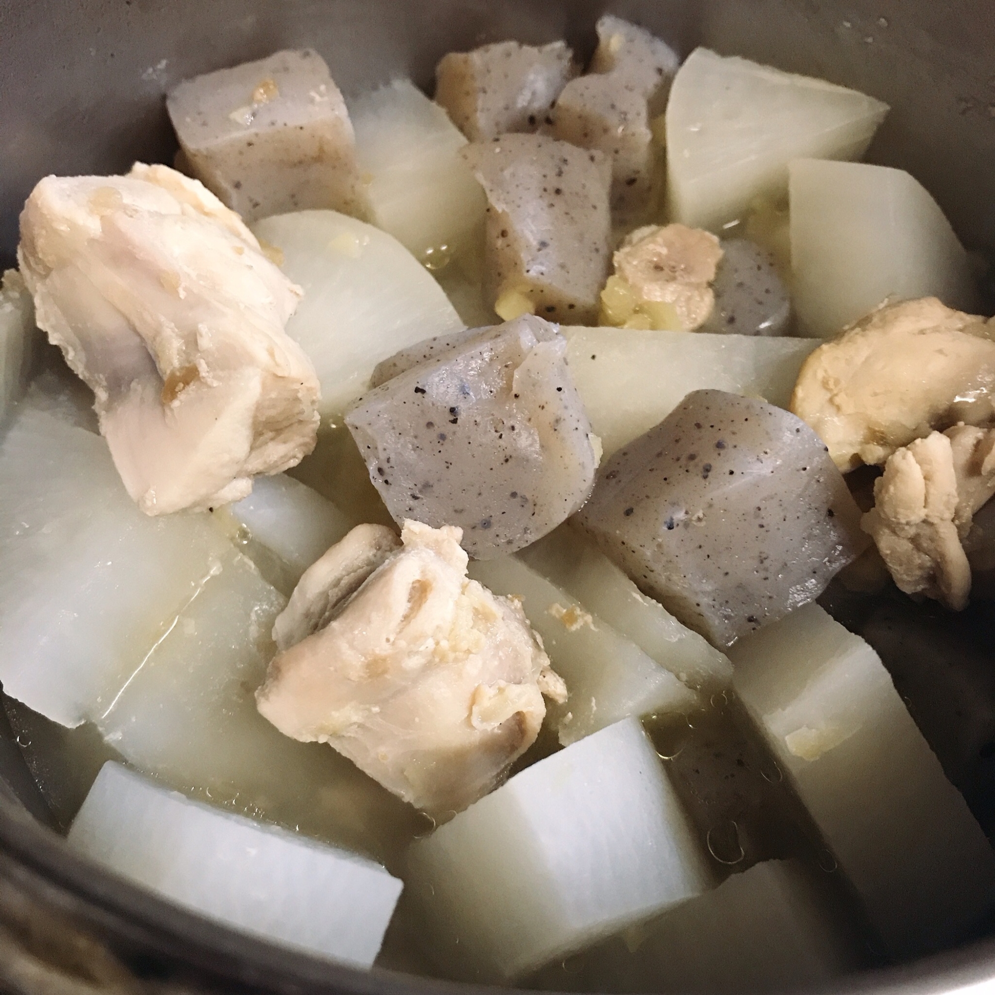 大根とこんにゃくと鶏肉の塩煮