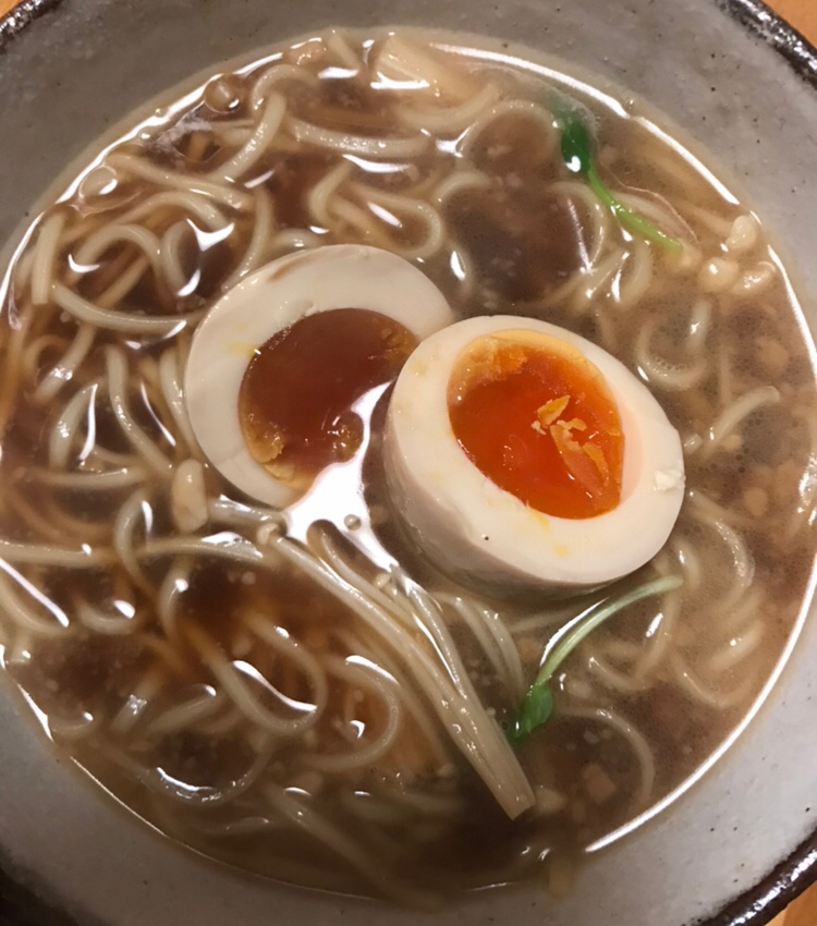 煮卵とえのき、豆苗の尾道ラーメン