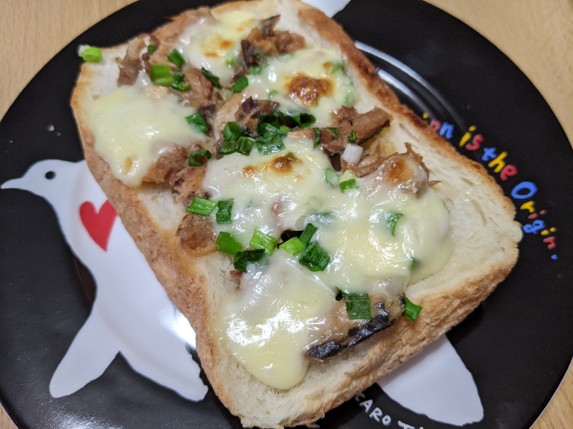 のっけて焼くだけ☆簡単さば味噌煮トースト