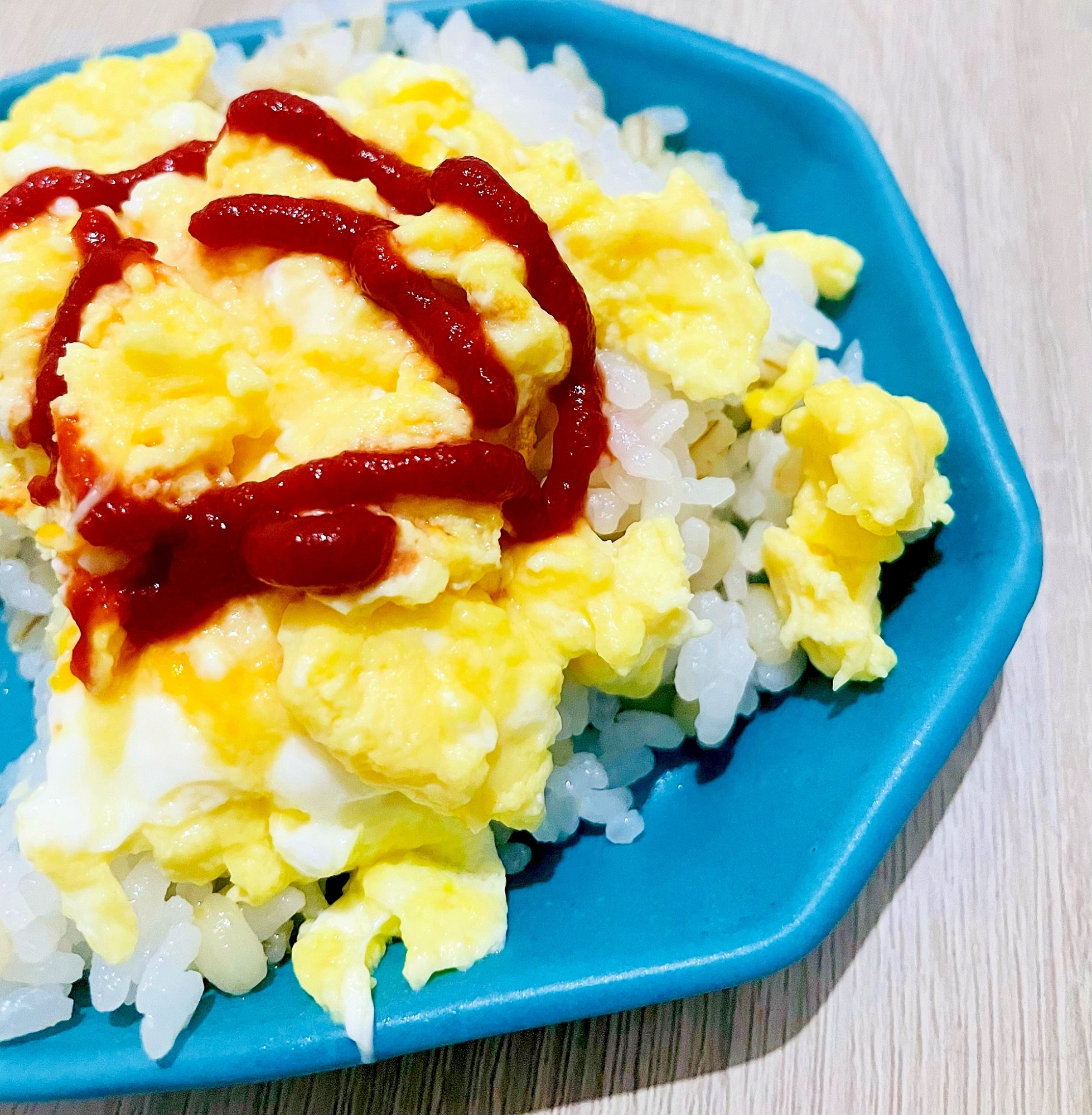 チーズ入り!スクランブルエッグの丼