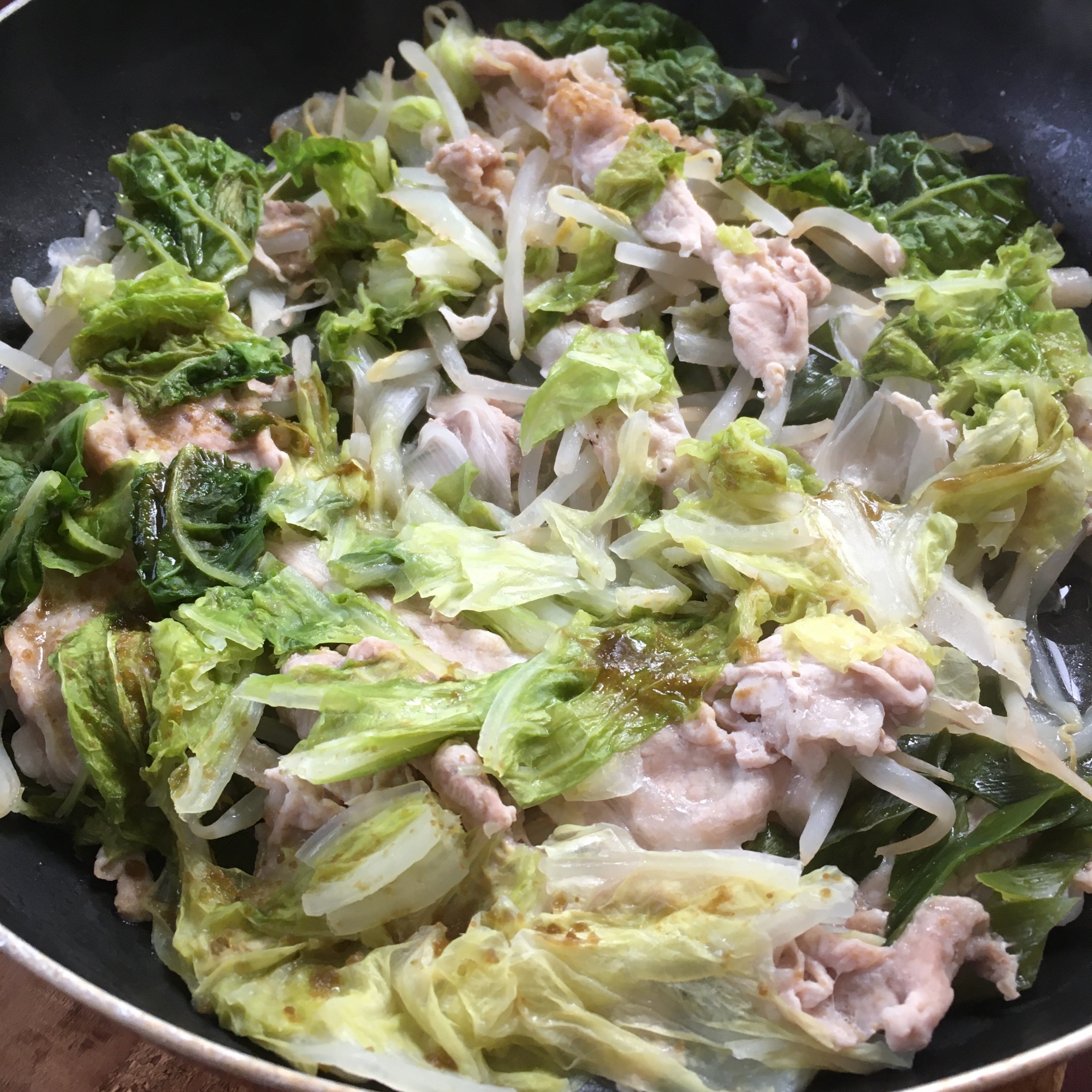 豚こま肉と白菜と長ネギともやしの昆布茶蒸し煮♪