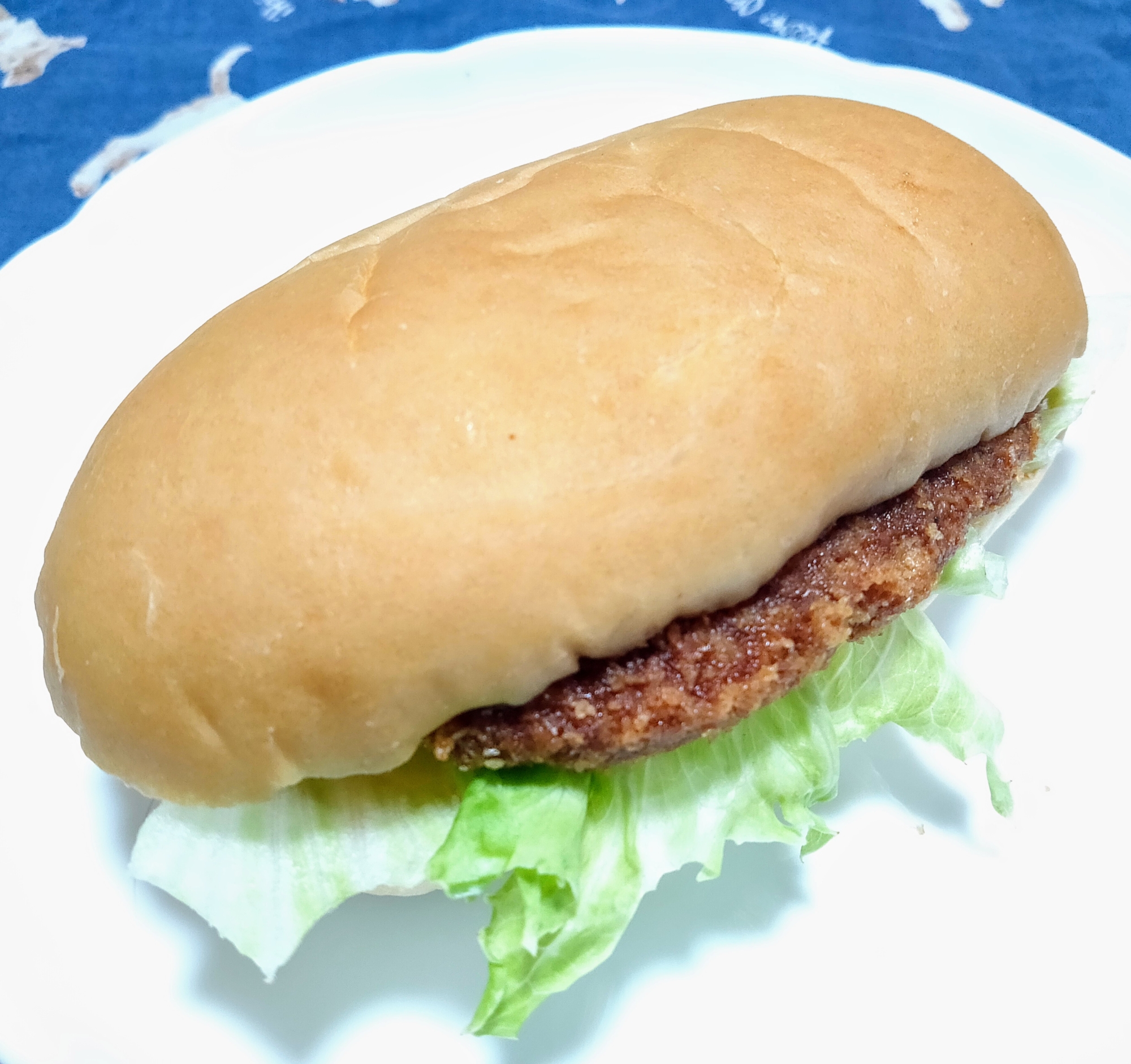 ボリューム満点♡メンチカツコッペ