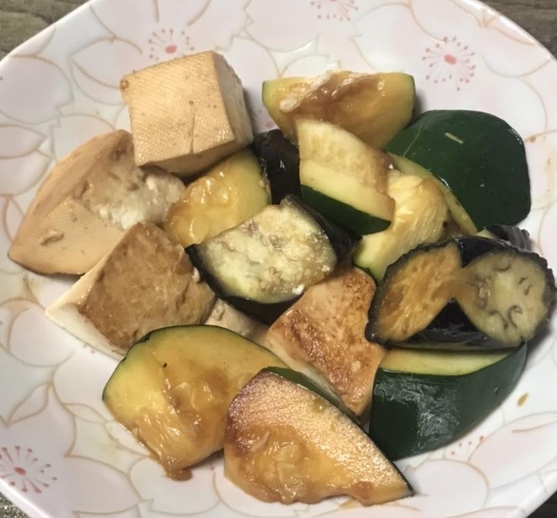 ズッキーニと茄子と豆腐【フランス産バター】醤油炒め