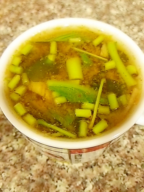 小松菜とわかめのキムチお味噌汁